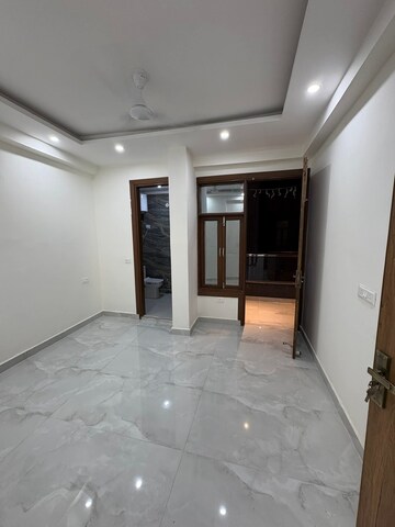 Room in 3 BHK Builder Floor at Chattarpur – for Rent