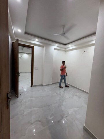 Room in 3 BHK Builder Floor at Chattarpur – for Rent