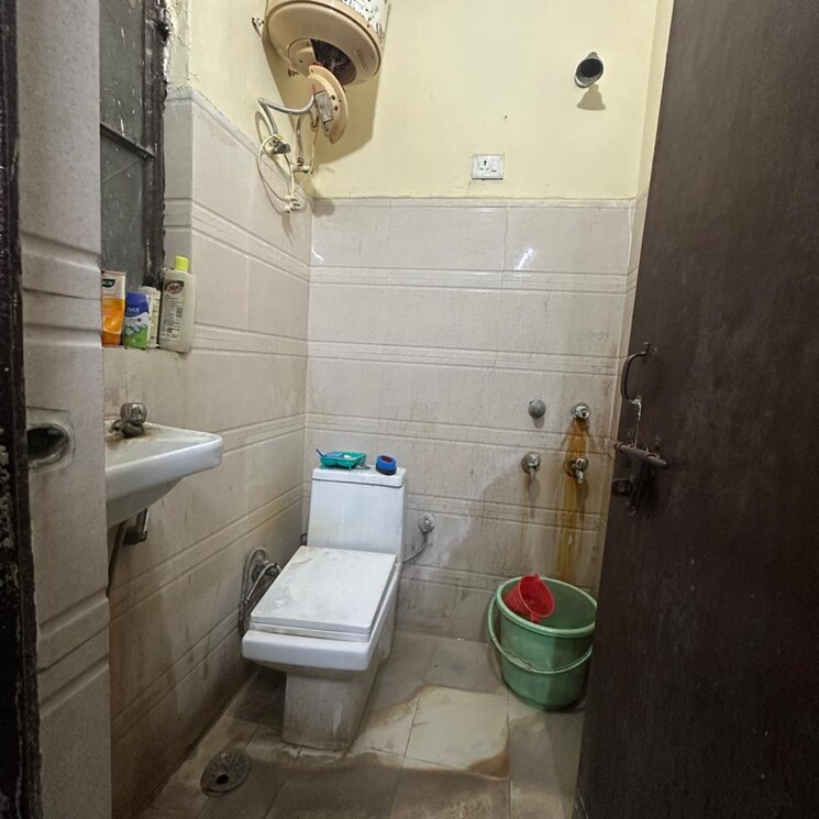 Bathroom, katwaria sarai 1 RK 250 Sq.Ft. Builder Floor In Katwaria Sarai Delhi 9515938