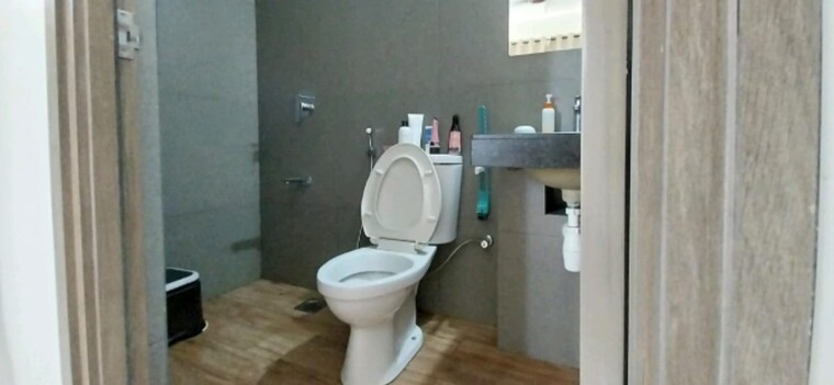 Bathroom, lodha-splendora 2 Bedroom 702 Sq.Ft. Apartment In Ghodbunder Road Thane 9515936