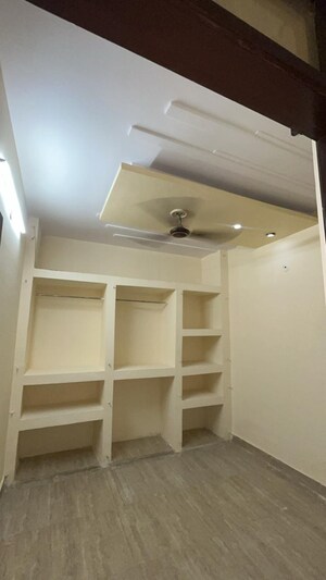 Room in 3 BHK Builder Floor at Uttam Nagar – for Rent