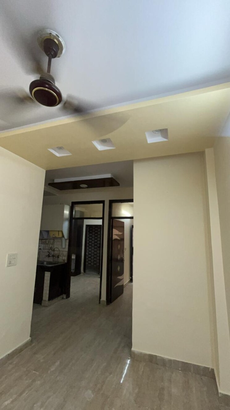 Room, uttam nagar 3 Bedroom 100 Sq.Yd. Builder Floor In Uttam Nagar Delhi 9515945