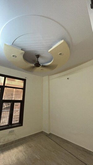 Furnished Amenities in 3 BHK Builder Floor at Uttam Nagar – for Rent