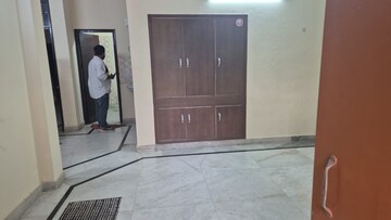 Room in 2 BHK Apartment at Gupta Awas, Sector 43 – for Rent