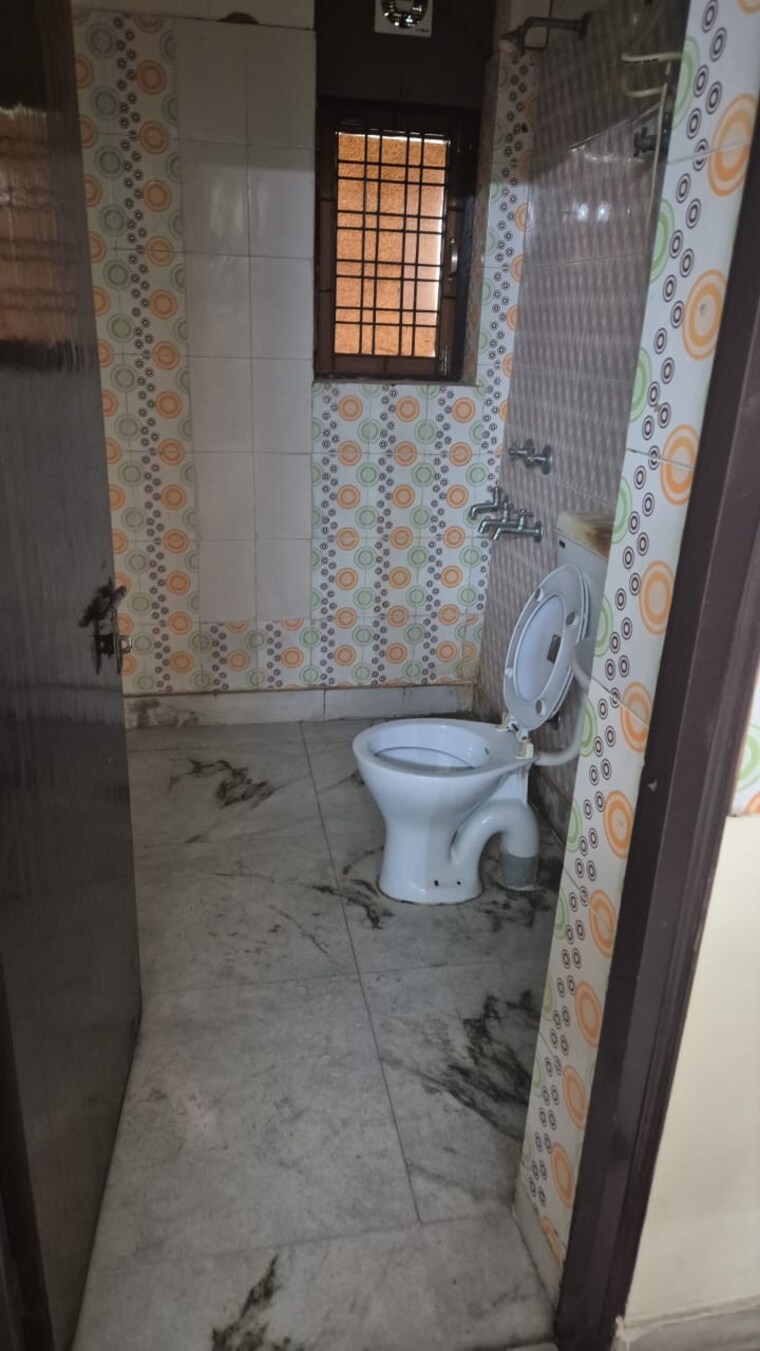 Bathroom, gupta-awas 2 Bedroom 1250 Sq.Ft. Apartment In Sector 43 Gurgaon 9515941