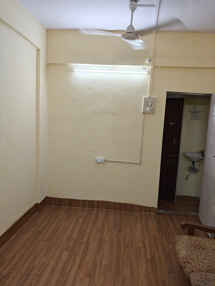 Room, santacruz east 1 Bedroom 400 Sq.Ft. Apartment In Santacruz East Mumbai 9515990