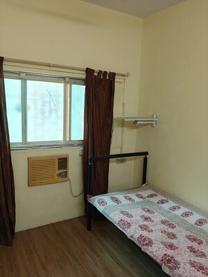 Room in 1 BHK Apartment at Santacruz East – for Rent
