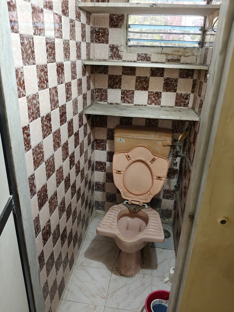 Bathroom, santacruz east 1 Bedroom 400 Sq.Ft. Apartment In Santacruz East Mumbai 9515990