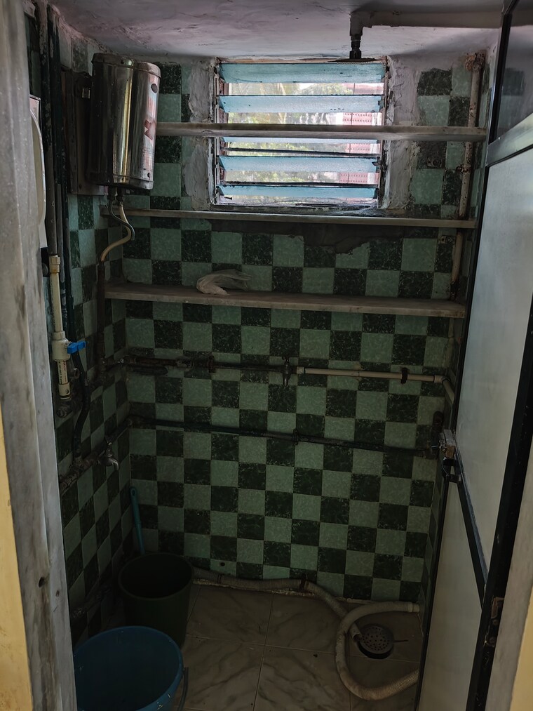 Bathroom, santacruz east 1 Bedroom 400 Sq.Ft. Apartment In Santacruz East Mumbai 9515990