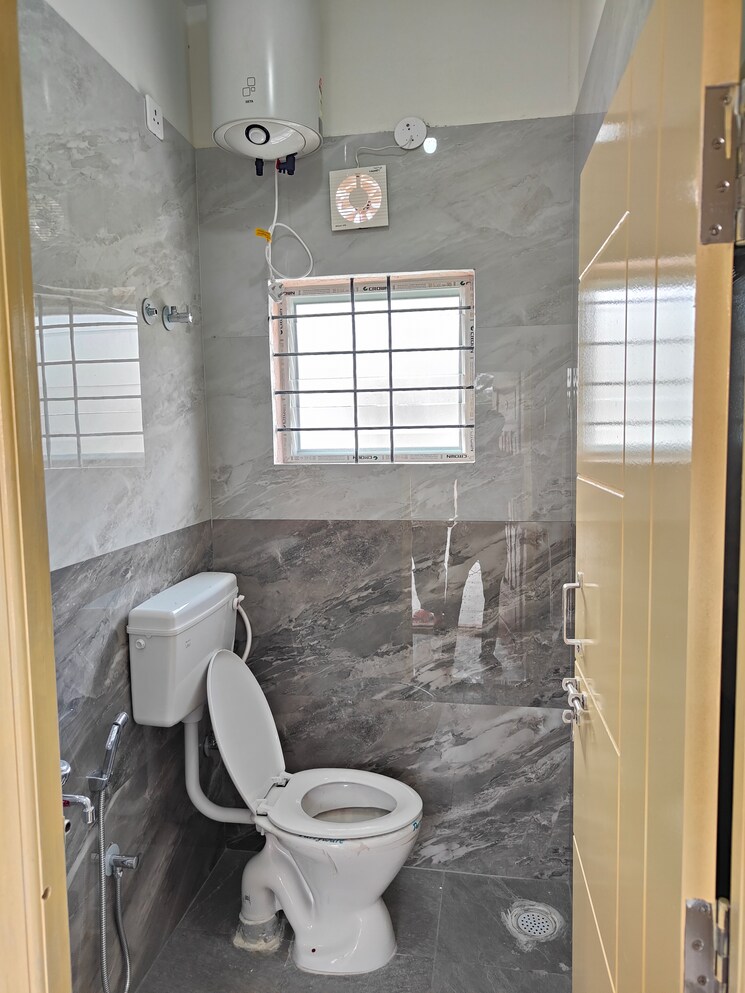 Bathroom, basavanagar 1 RK 400 Sq.Ft. Builder Floor In Basavanagar Bangalore 9516001