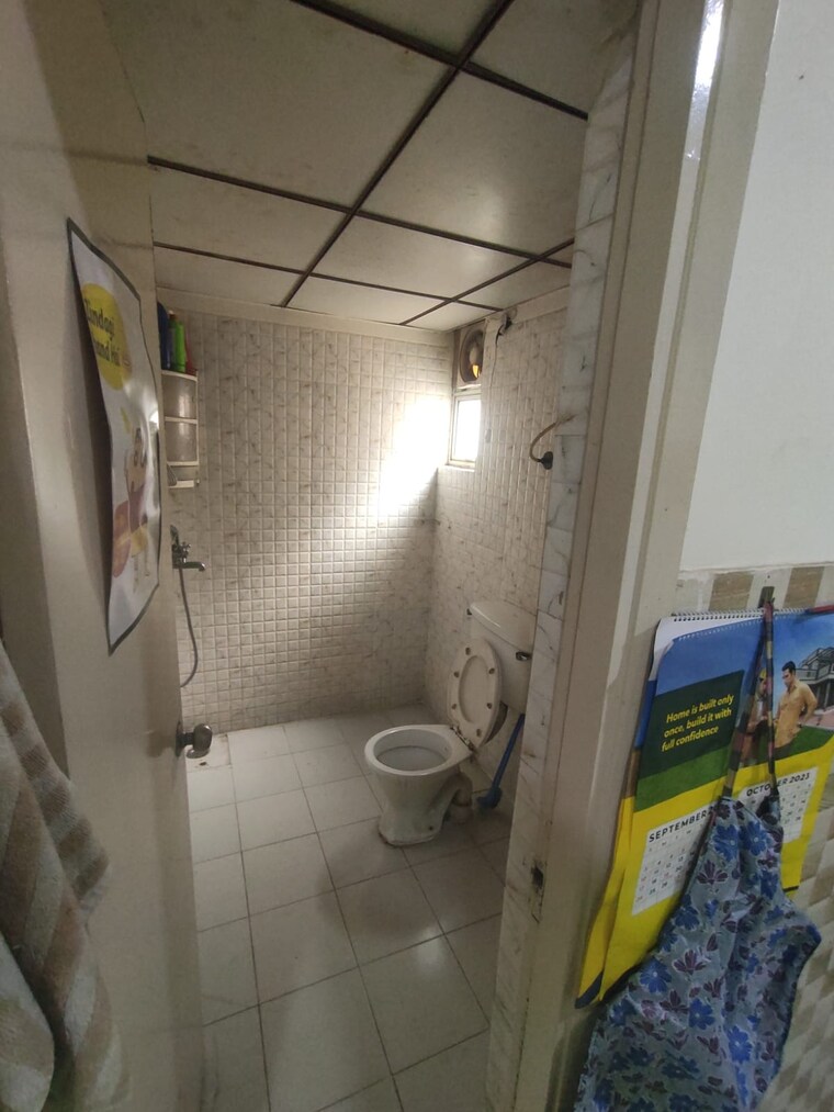 Bathroom, gaur-city-2-11th-avenue 2 Bedroom 776 Sq.Ft. Apartment In Sector 16c Greater Noida Greater Noida 9516016
