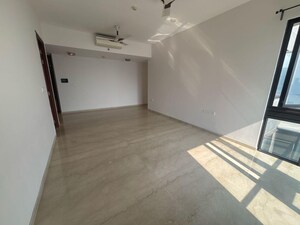 Room in 3 BHK Apartment at Lodha The Park, Worli – for Rent