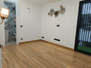 Room in 4 BHK Builder Floor at Unitech South City II, Sector 50 – for Rent