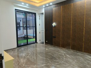 Room in 4 BHK Builder Floor at Unitech South City II, Sector 50 – for Rent