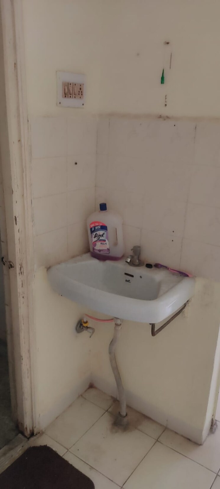 Bathroom, siddheshwar-nagar-chs 3 Bedroom 1500 Sq.Ft. Apartment In Tingre Nagar Pune 9516029