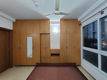 Room in 2.5 BHK Apartment at Bhartiya Nikoo Homes, Thanisandra Main Road – for Rent