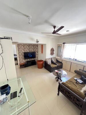 Room in 2.5 BHK Apartment at Kothrud – for Rent