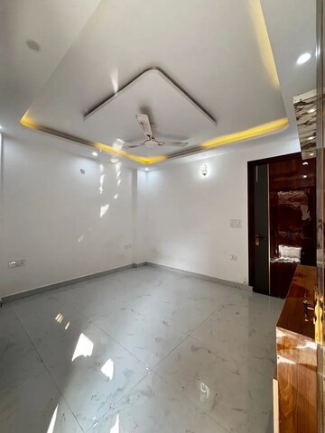 Room in 4 BHK Builder Floor at SA HOMES I, Uttam Nagar – for Sale