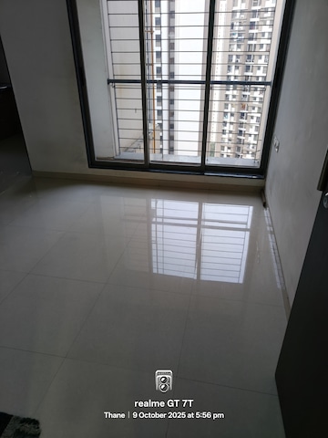 Room in 2 BHK Apartment at Runwal Eirene, Balkum Pada – for Rent