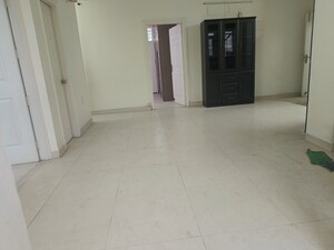 Room in 3 BHK Builder Floor at SS Mayfield Gardens, Sector 51 – for Rent