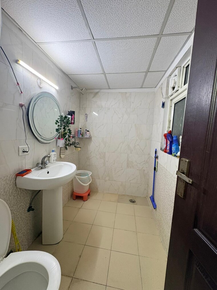 Bathroom, gardenia-golf-city 3.5 Bedroom 1550 Sq.Ft. Apartment In Sector 75 Noida 9516112