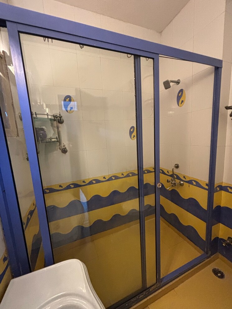 Attached Bathroom, freedom fighters enclave 3 Bedroom 2230 Sq.Ft. Builder Floor In Freedom Fighters Enclave Delhi 9516058