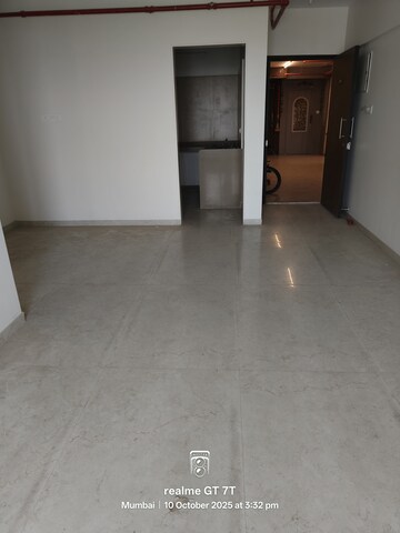 Room in 2 BHK Apartment at Piramal Vaikunth, Balkum Pada – for Rent