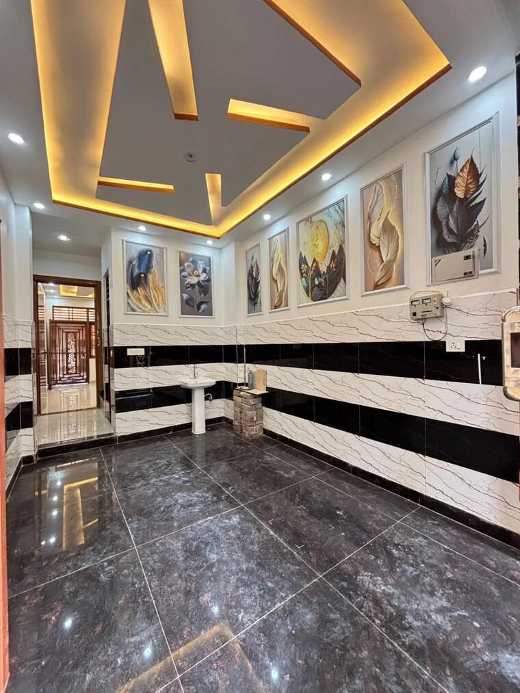 Other, uttam nagar 4 Bedroom 365 Sq.Yd. Independent House In Uttam Nagar Delhi 9516138