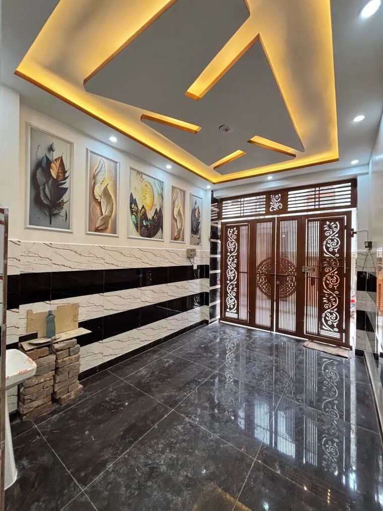 Other, uttam nagar 4 Bedroom 365 Sq.Yd. Independent House In Uttam Nagar Delhi 9516138