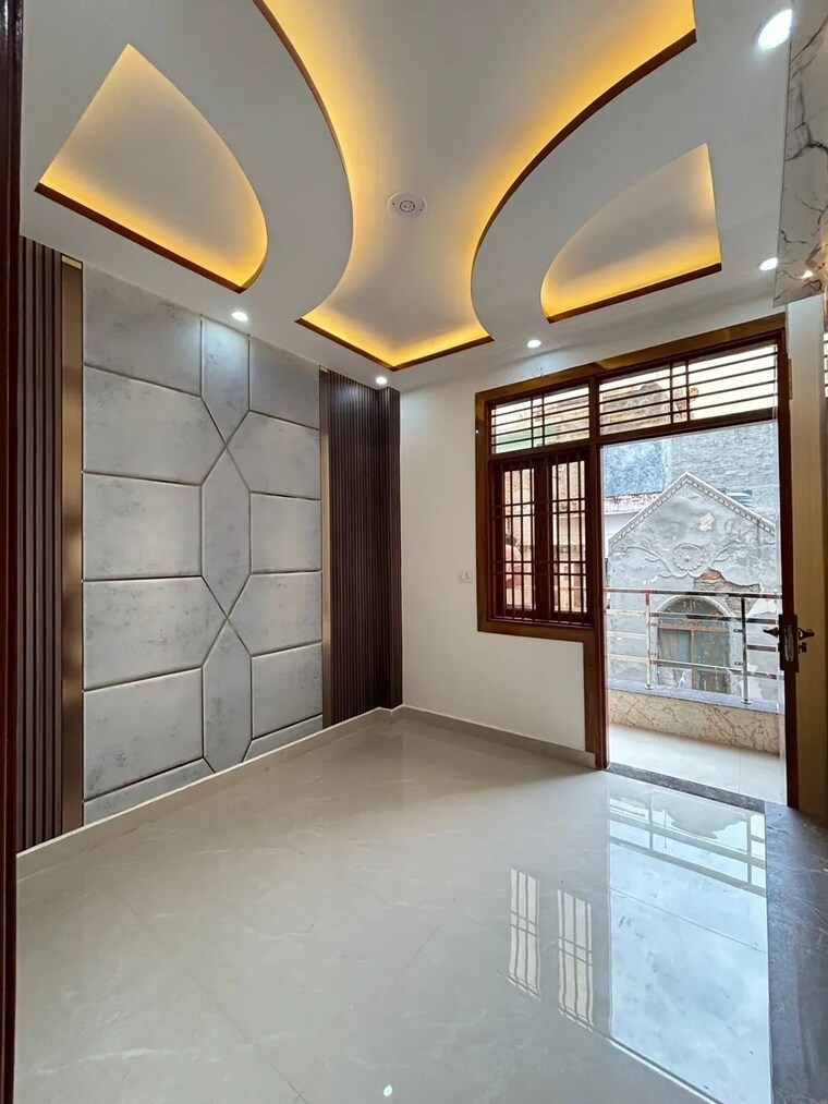 Room, uttam nagar 4 Bedroom 365 Sq.Yd. Independent House In Uttam Nagar Delhi 9516138