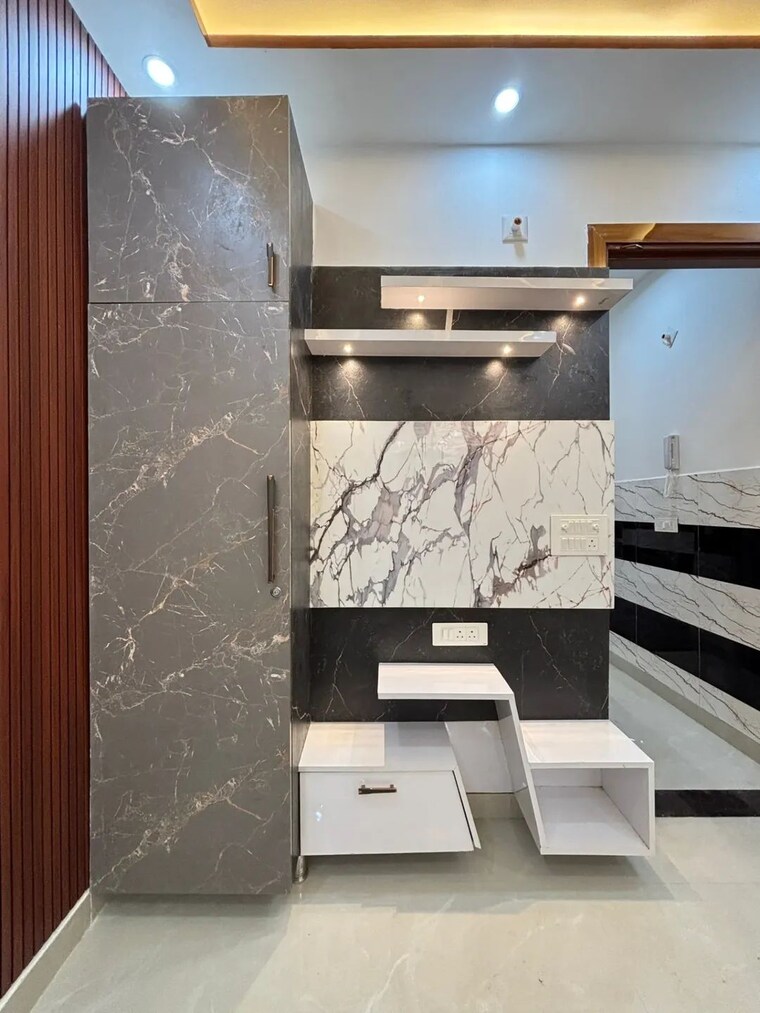 Room, uttam nagar 4 Bedroom 365 Sq.Yd. Independent House In Uttam Nagar Delhi 9516138