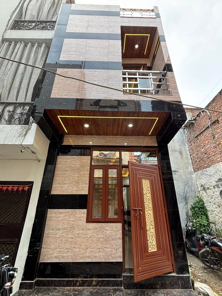 Exterior View, uttam nagar 4 Bedroom 365 Sq.Yd. Independent House In Uttam Nagar Delhi 9516138