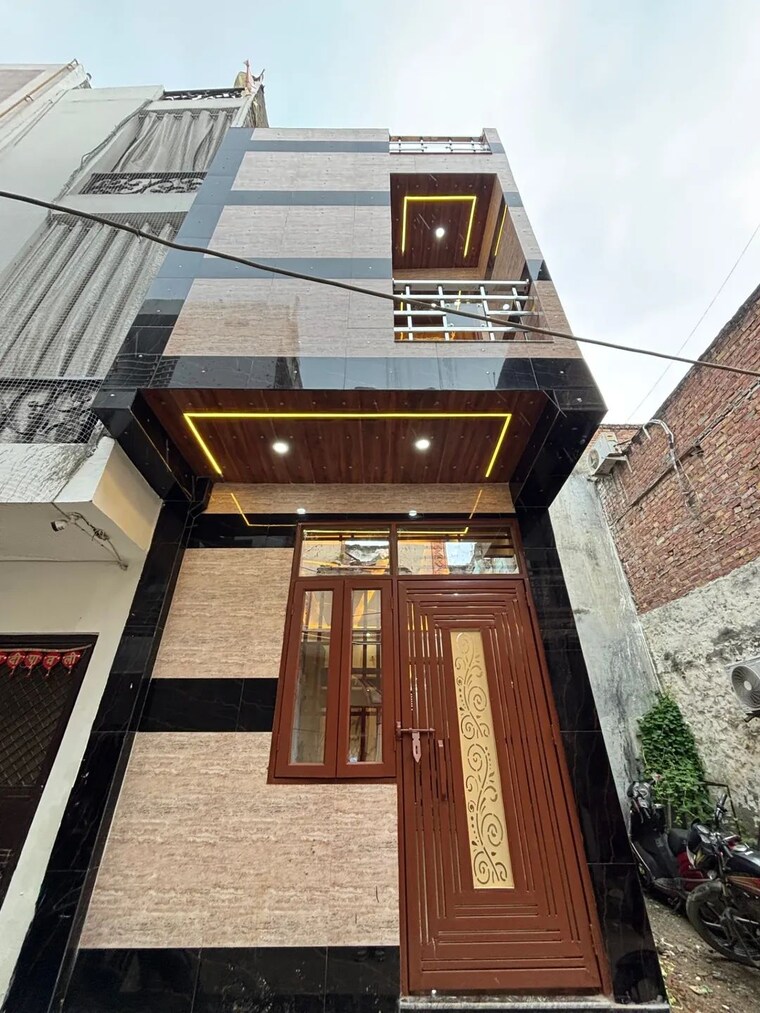 Exterior View, uttam nagar 4 Bedroom 365 Sq.Yd. Independent House In Uttam Nagar Delhi 9516138