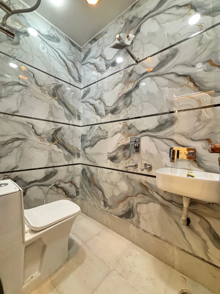 Attached Bathroom, uttam nagar 4 Bedroom 365 Sq.Yd. Independent House In Uttam Nagar Delhi 9516138