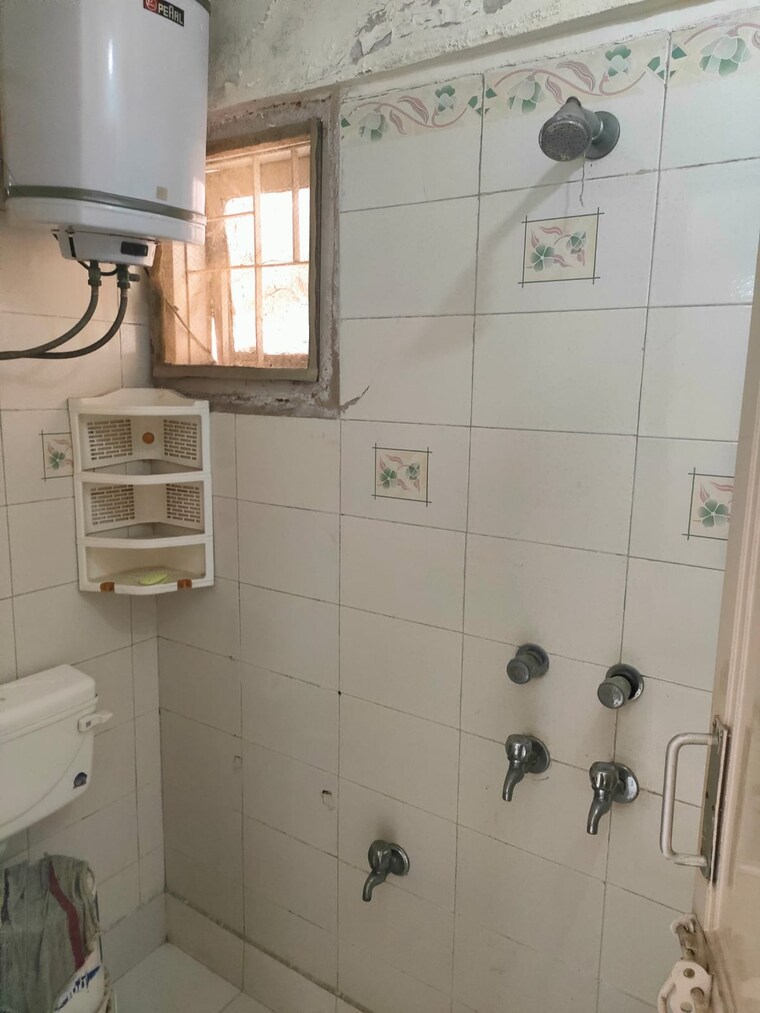 Bathroom, vasant kunj 1 Bedroom 580 Sq.Ft. Apartment In Vasant Kunj Delhi 9516122