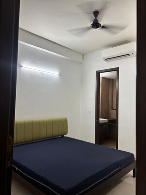 Room in 3 BHK Builder Floor at Smart World Orchard, Sector 61 – for Rent