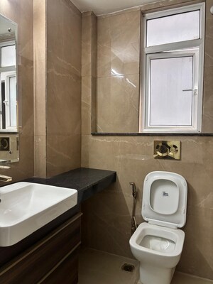 Bathroom in 3 BHK Builder Floor at Smart World Orchard, Sector 61 – for Rent