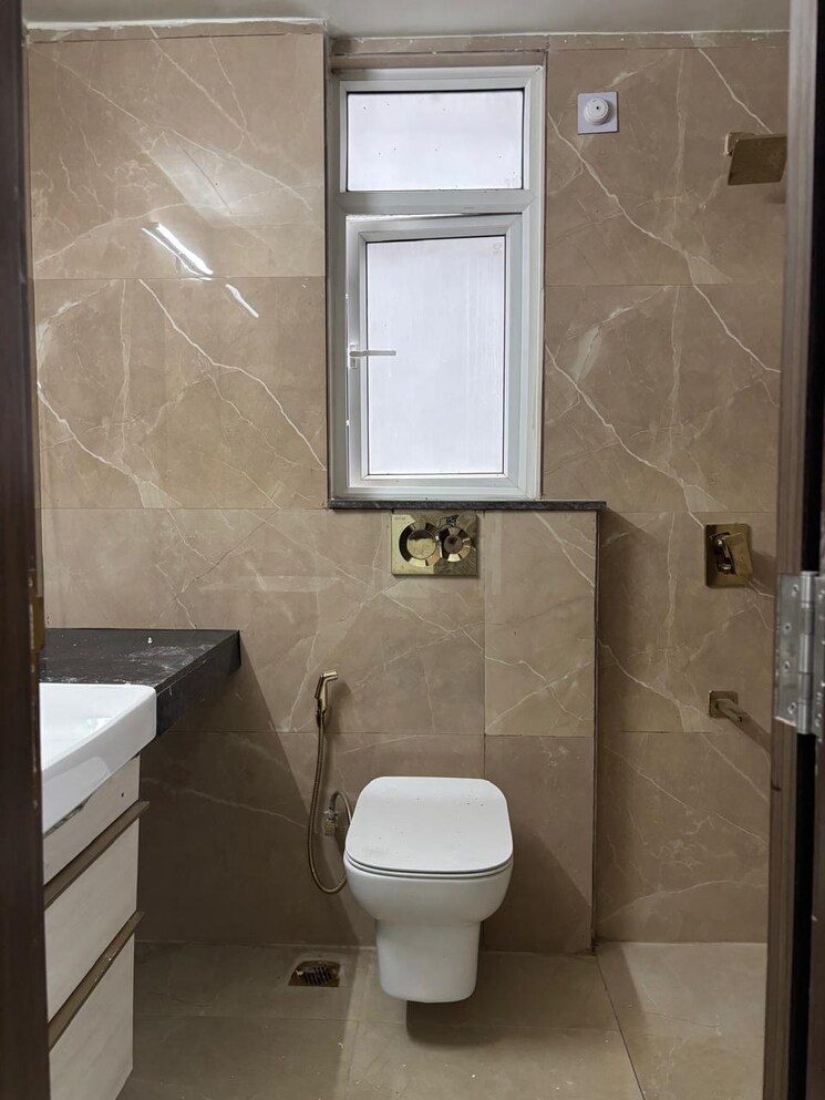 Bathroom, smart-world-orchard 3 Bedroom 1650 Sq.Ft. Builder Floor In Sector 61 Gurgaon 9516161