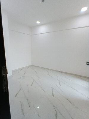 Room in 2 BHK Apartment at Nahar Amaryllis Towers and Plaza, Chandivali – for Rent