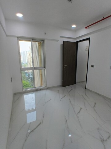 Room in 2 BHK Apartment at Nahar Amaryllis Towers and Plaza, Chandivali – for Rent