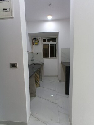 Room in 2 BHK Apartment at Nahar Amaryllis Towers and Plaza, Chandivali – for Rent