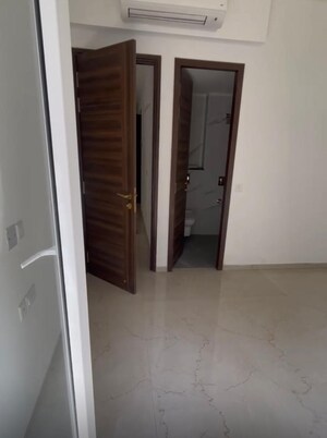 Building Lobby in 3 BHK Builder Floor at Smart World Orchard, Sector 61 – for Rent