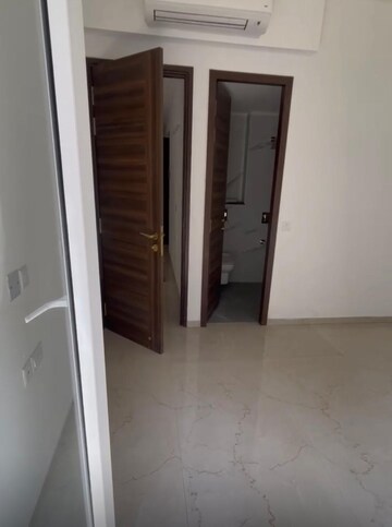 Building Lobby in 3 BHK Builder Floor at Smart World Orchard, Sector 61 – for Rent