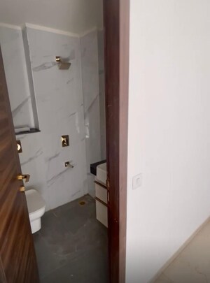 Bathroom in 3 BHK Builder Floor at Smart World Orchard, Sector 61 – for Rent