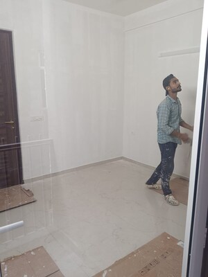 Room in 3 BHK Builder Floor at Smart World Orchard, Sector 61 – for Rent