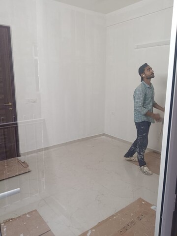 Room in 3 BHK Builder Floor at Smart World Orchard, Sector 61 – for Rent