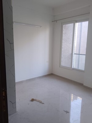 Room in 3 BHK Builder Floor at Smart World Orchard, Sector 61 – for Rent