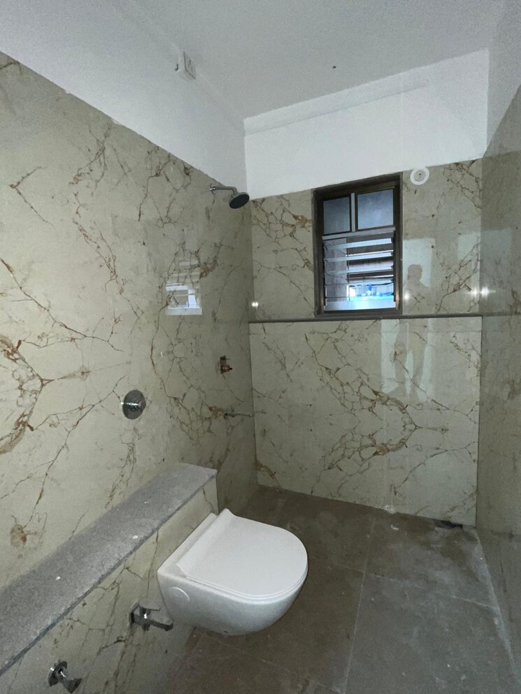 Bathroom, oxy-beaumonde 2 Bedroom 904 Sq.Ft. Apartment In Viman Nagar Pune 9516227