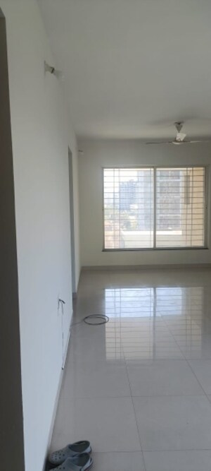 Room in 3 BHK Apartment at Wakad – for Rent