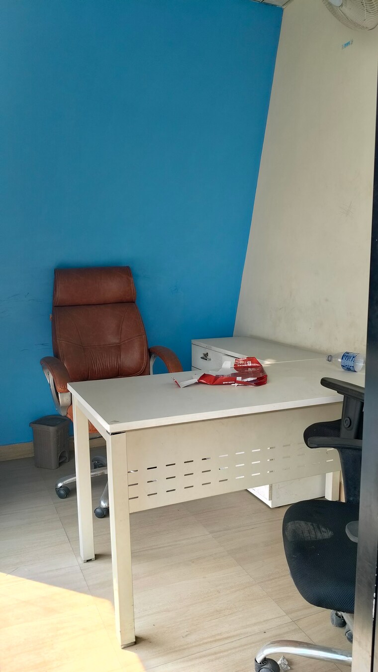 Team Area, galaxy-blue-sapphire-plaza Commercial Office Space 365 Sq.Ft. In Sector 4 Greater Noida Greater Noida 9516274